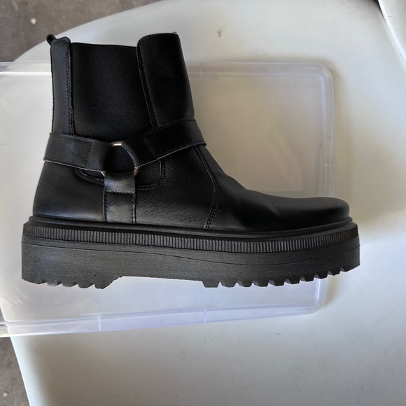 ASOS DESIGN Arena leather harness chelsea boot - Picture 6 of 6